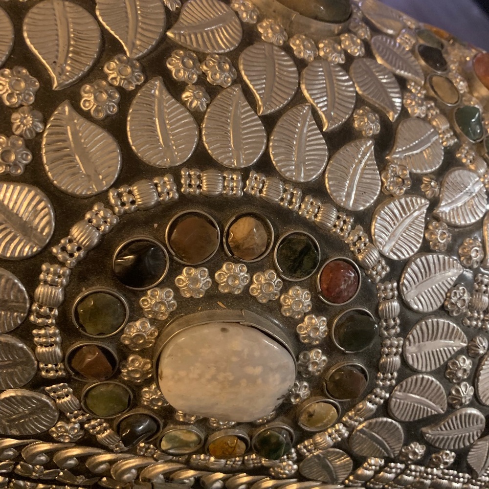 Handmade Sajai chest from India w/ agate stones - Picture 4 of 6